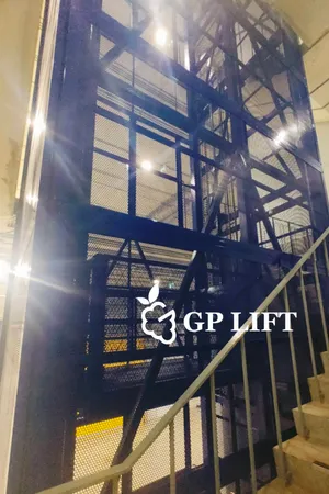 Four post cargo lift factory vertical transport project