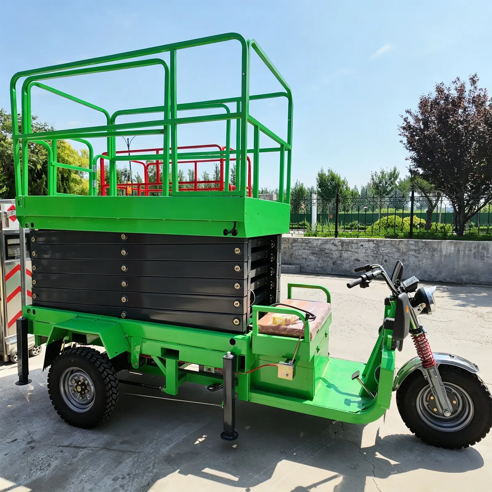 Self-Driving Scissor Platform Worksite