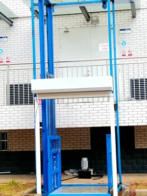 Outdoor lift cargo lift application