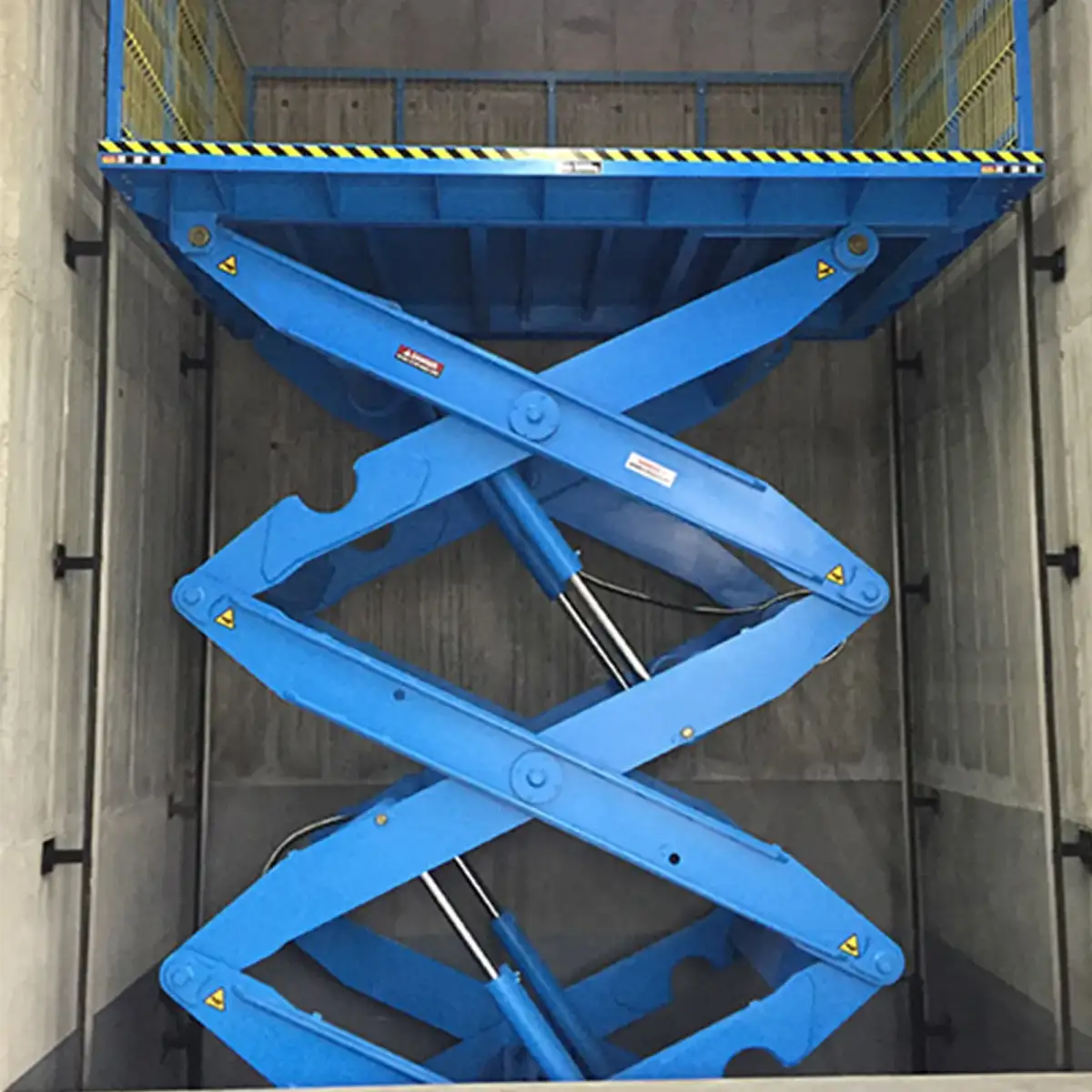 Hydraulic Dock Lift for German Logistics Hub