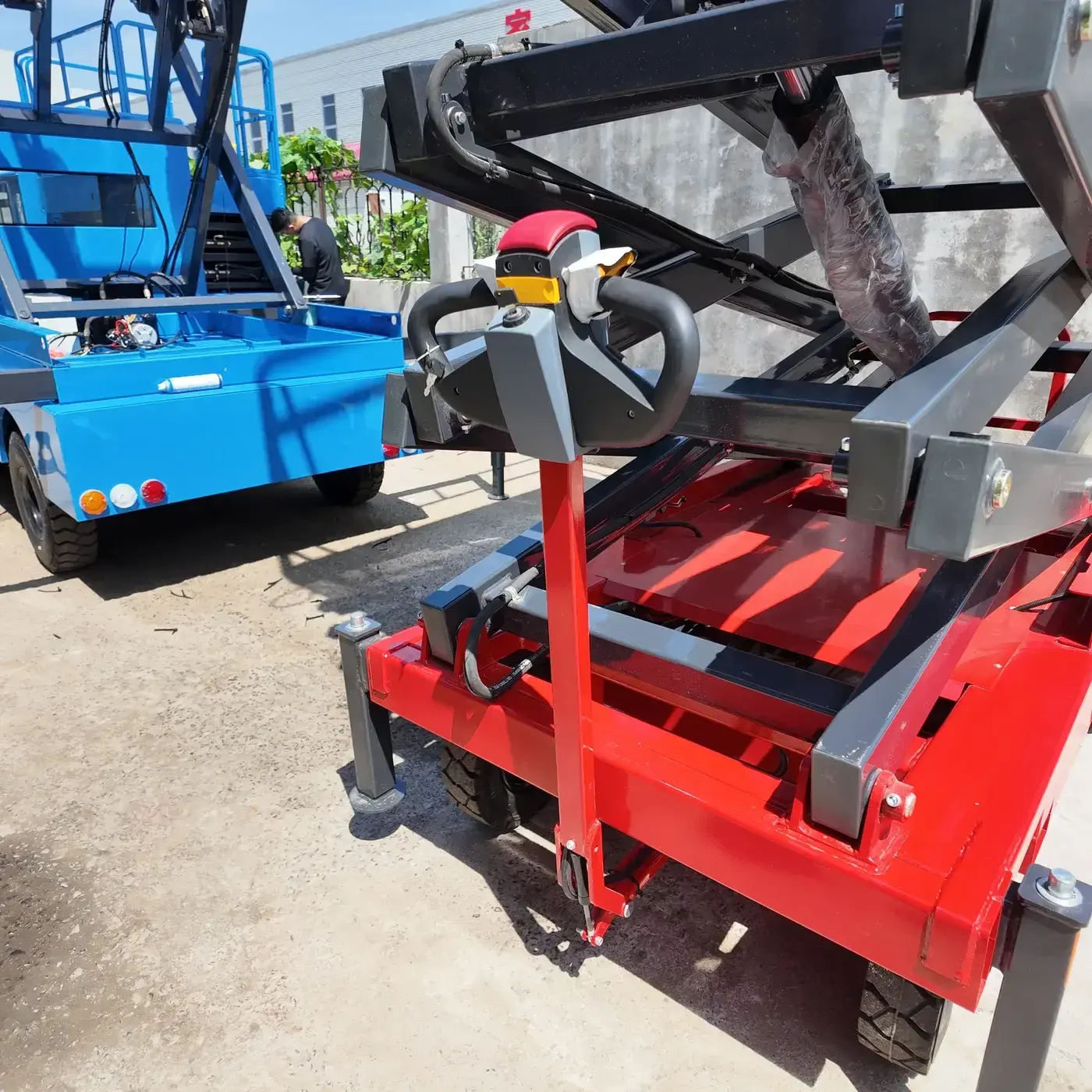Scissor Lift vs Boom Lift: How to Choose the Right Aerial Platform