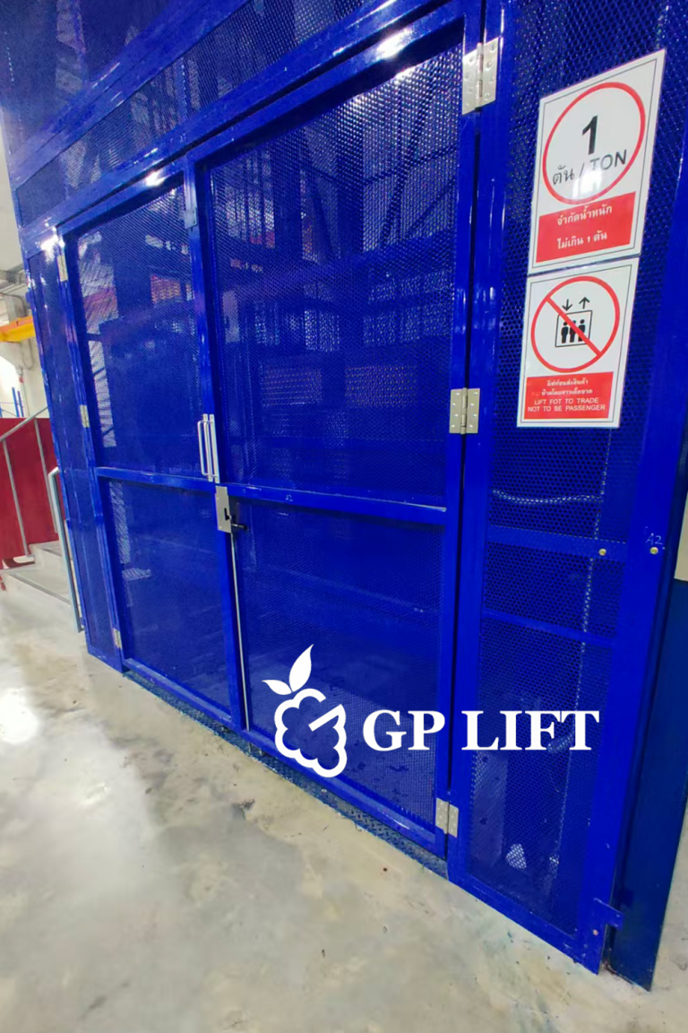 2 Ton 4.5m Height Cargo Lift for American Customer